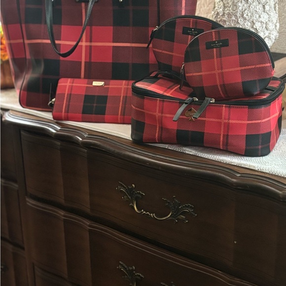 Kate spade red plaid large travel /gym 5 pc. Set tote over night set pristine - Picture 2 of 14